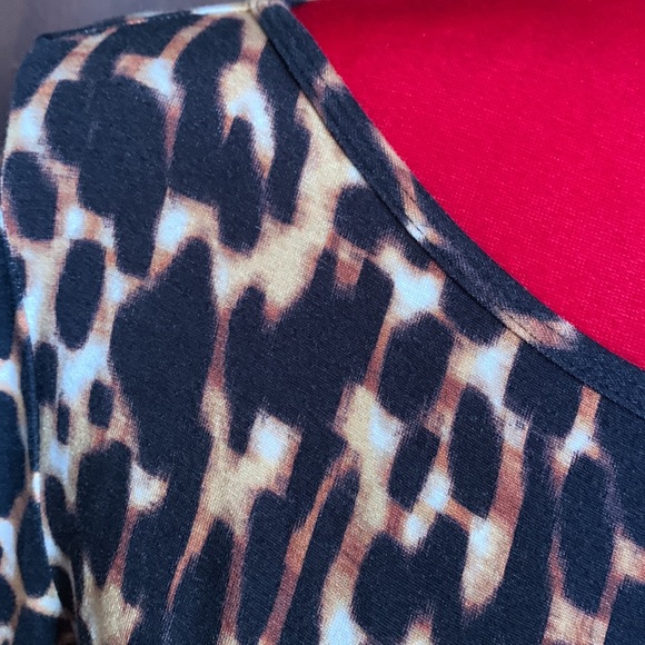 St. John Nordstrom Leopard Jersey with Shoulder Pleating M/L - Picture 8 of 15